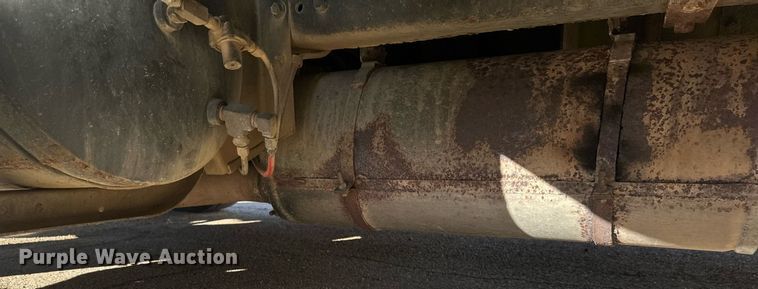 image for item DV0620 1997 International  4700LP rescue vehicle