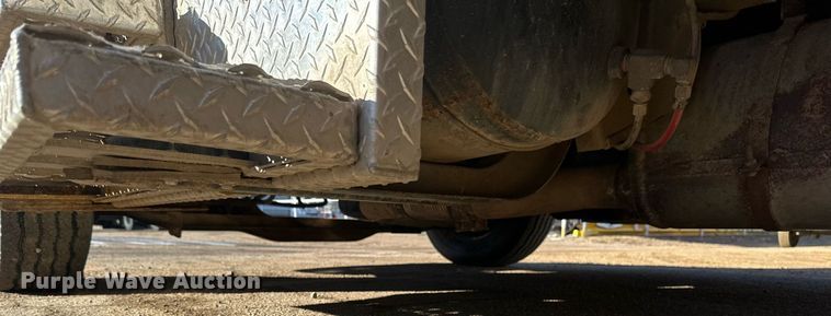 image for item DV0620 1997 International  4700LP rescue vehicle