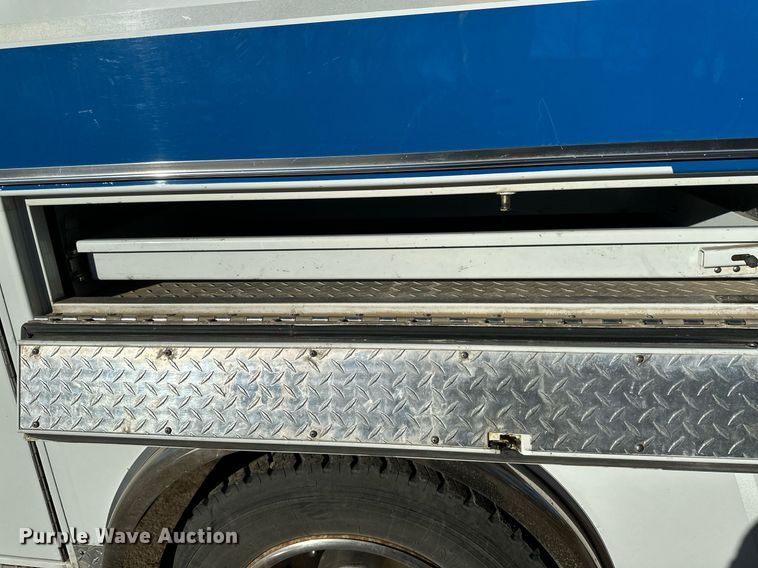 image for item DV0620 1997 International  4700LP rescue vehicle