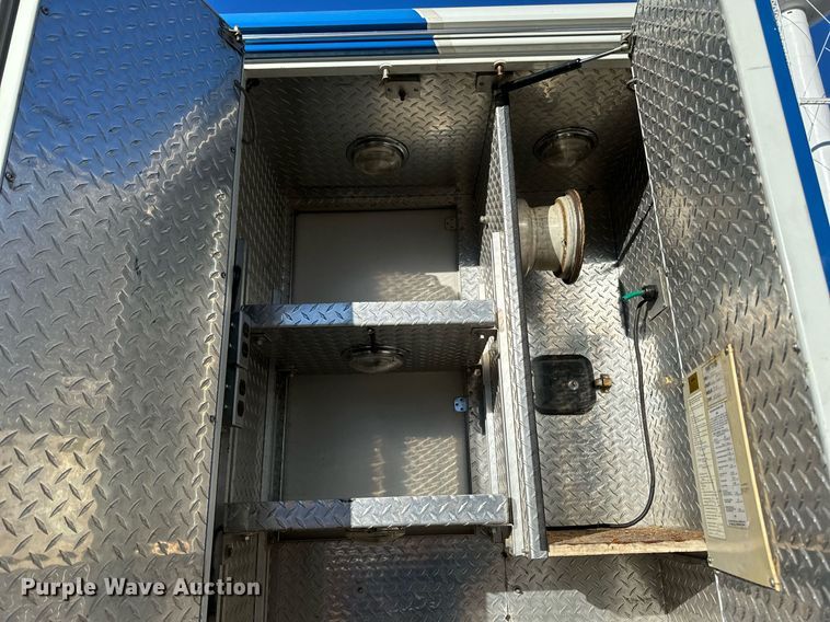 image for item DV0620 1997 International  4700LP rescue vehicle