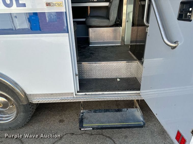 image for item DV0620 1997 International  4700LP rescue vehicle