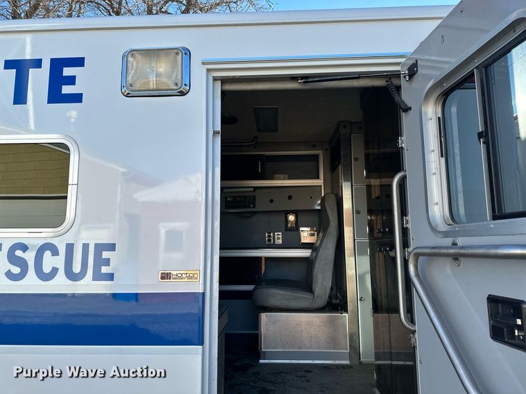 image for item DV0620 1997 International  4700LP rescue vehicle