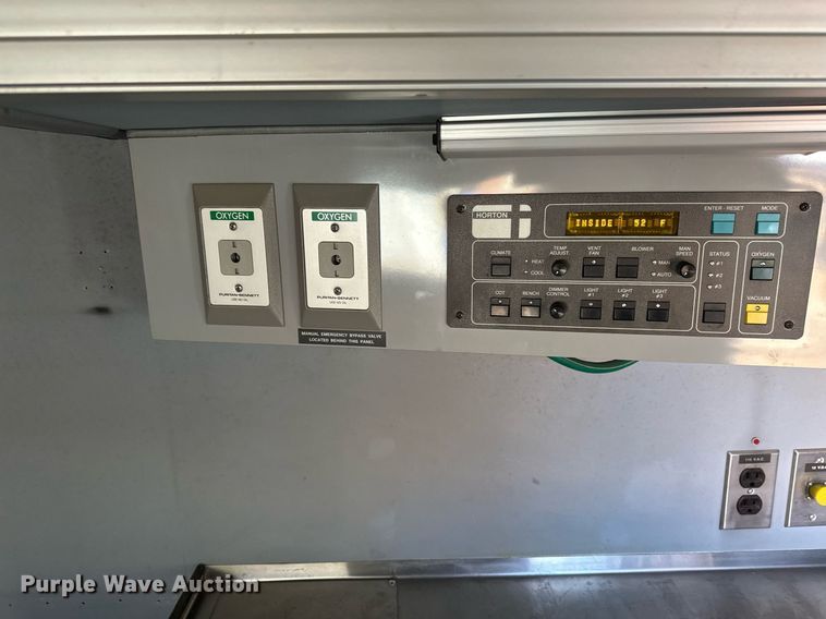 image for item DV0620 1997 International  4700LP rescue vehicle