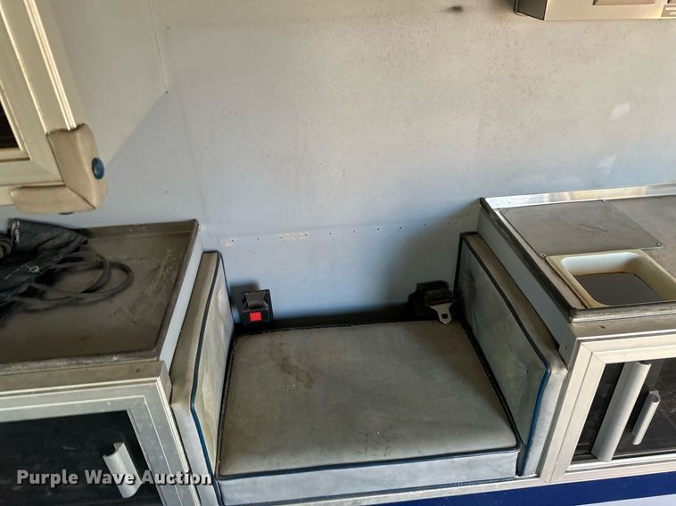 image for item DV0620 1997 International  4700LP rescue vehicle