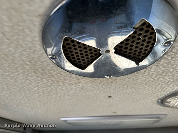 image for item DV0620 1997 International  4700LP rescue vehicle