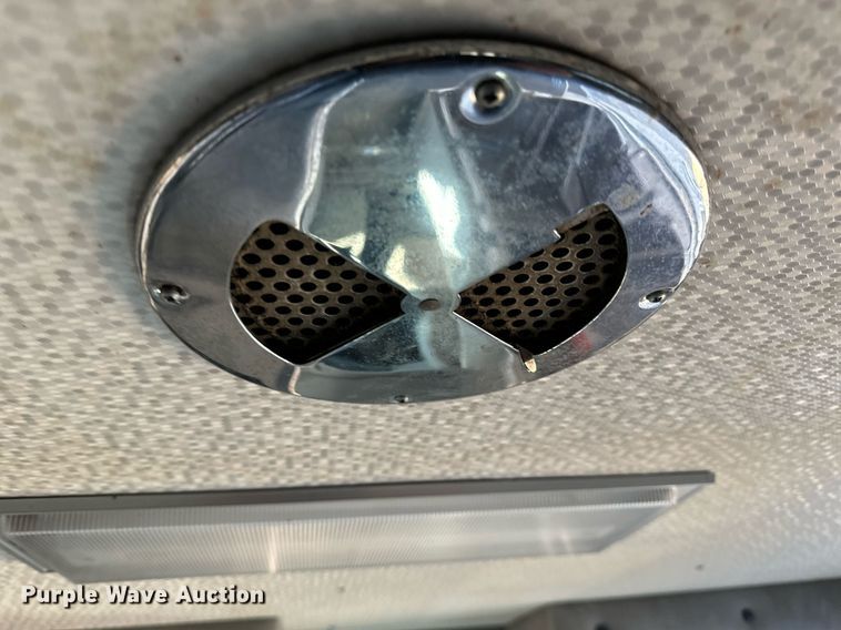 image for item DV0620 1997 International  4700LP rescue vehicle