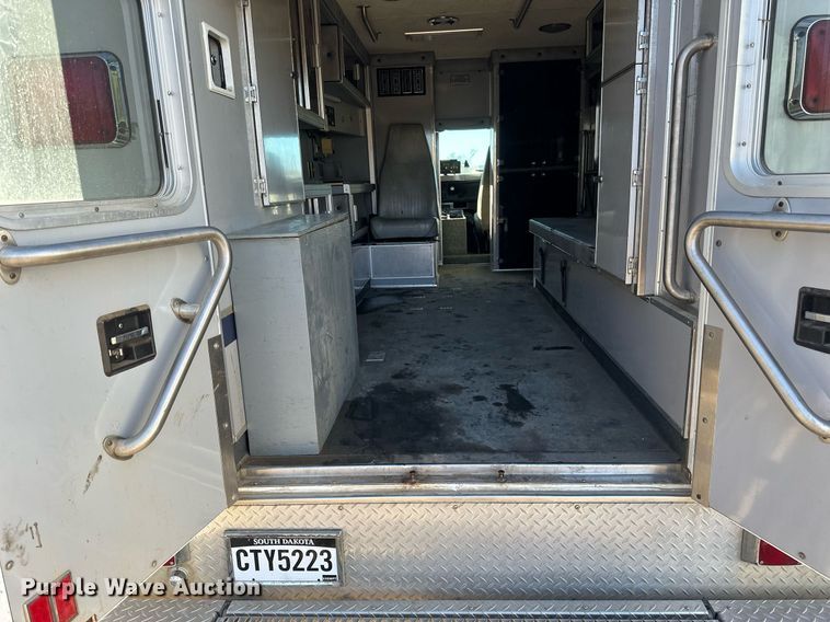 image for item DV0620 1997 International  4700LP rescue vehicle