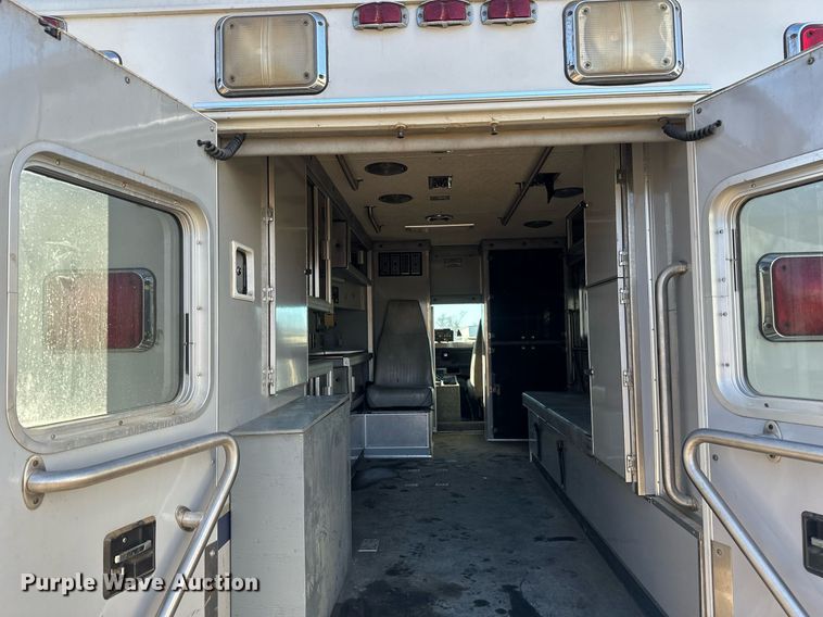 image for item DV0620 1997 International  4700LP rescue vehicle