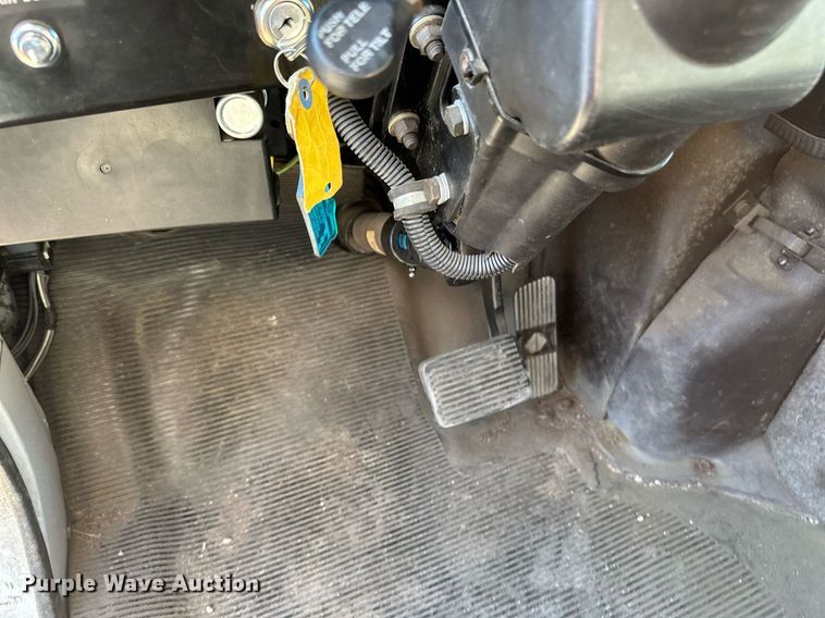 image for item DV0620 1997 International  4700LP rescue vehicle