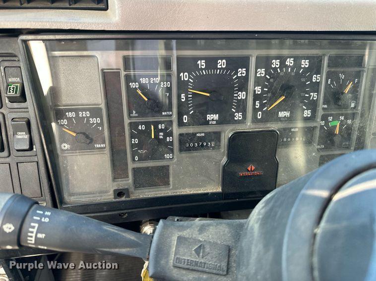 image for item DV0620 1997 International  4700LP rescue vehicle