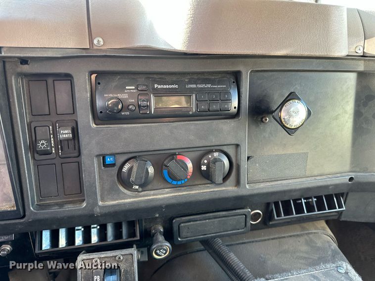 image for item DV0620 1997 International  4700LP rescue vehicle