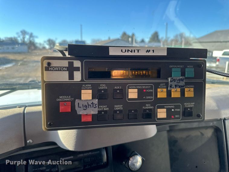 image for item DV0620 1997 International  4700LP rescue vehicle