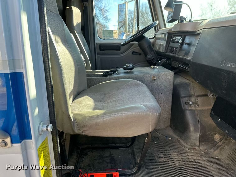image for item DV0620 1997 International  4700LP rescue vehicle