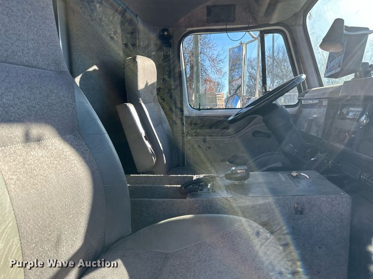 image for item DV0620 1997 International  4700LP rescue vehicle