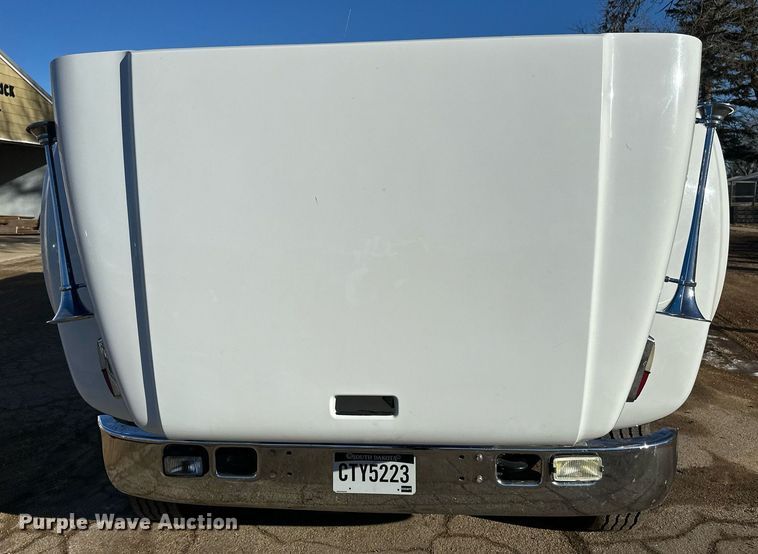 image for item DV0620 1997 International  4700LP rescue vehicle