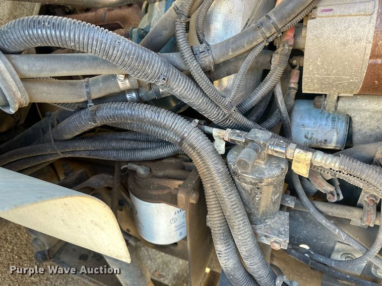 image for item DV0620 1997 International  4700LP rescue vehicle