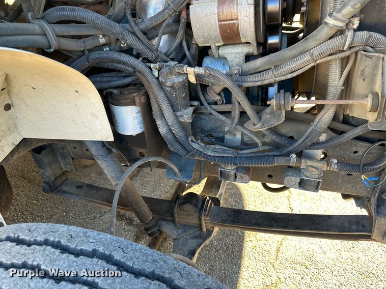 image for item DV0620 1997 International  4700LP rescue vehicle