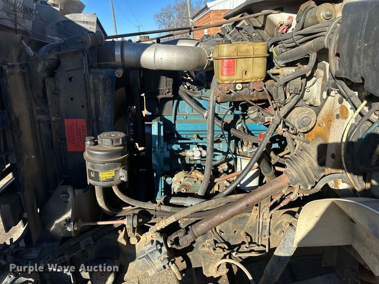 image for item DV0620 1997 International  4700LP rescue vehicle