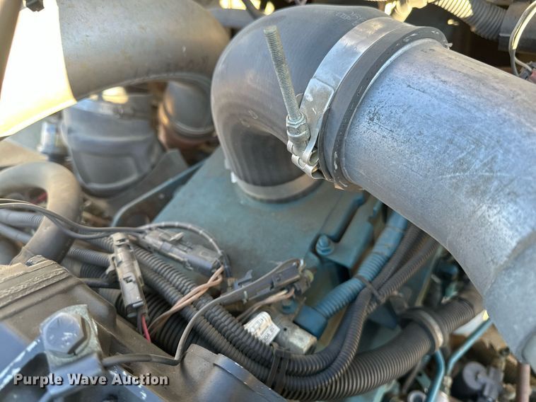 image for item DV0620 1997 International  4700LP rescue vehicle