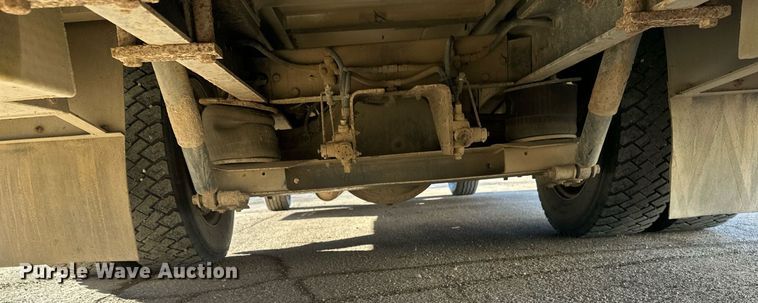 image for item DV0620 1997 International  4700LP rescue vehicle