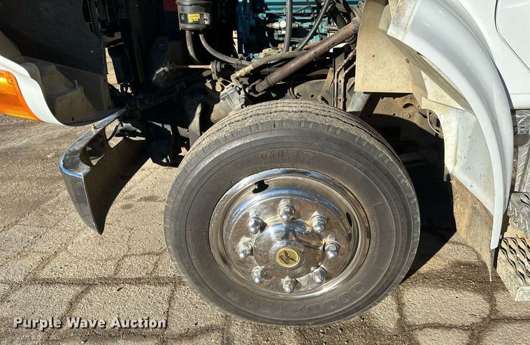 image for item DV0620 1997 International  4700LP rescue vehicle