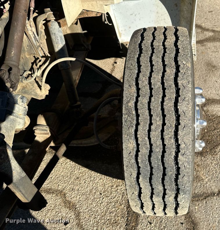 image for item DV0620 1997 International  4700LP rescue vehicle