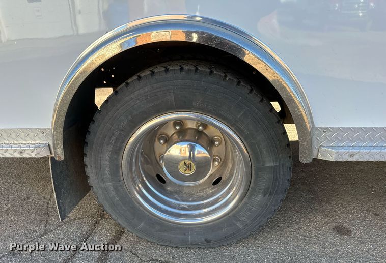 image for item DV0620 1997 International  4700LP rescue vehicle