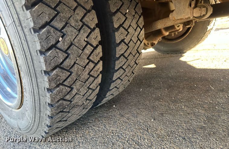 image for item DV0620 1997 International  4700LP rescue vehicle