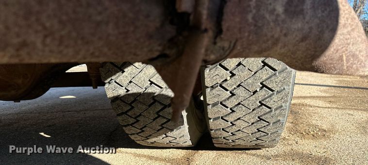 image for item DV0620 1997 International  4700LP rescue vehicle