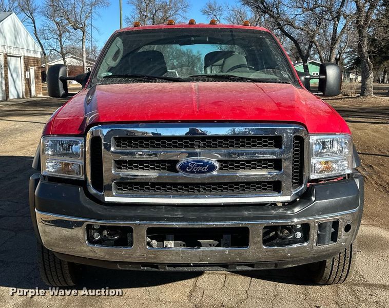 image for item DV0621 2007 Ford F550 Crew Cab truck cab and chassis