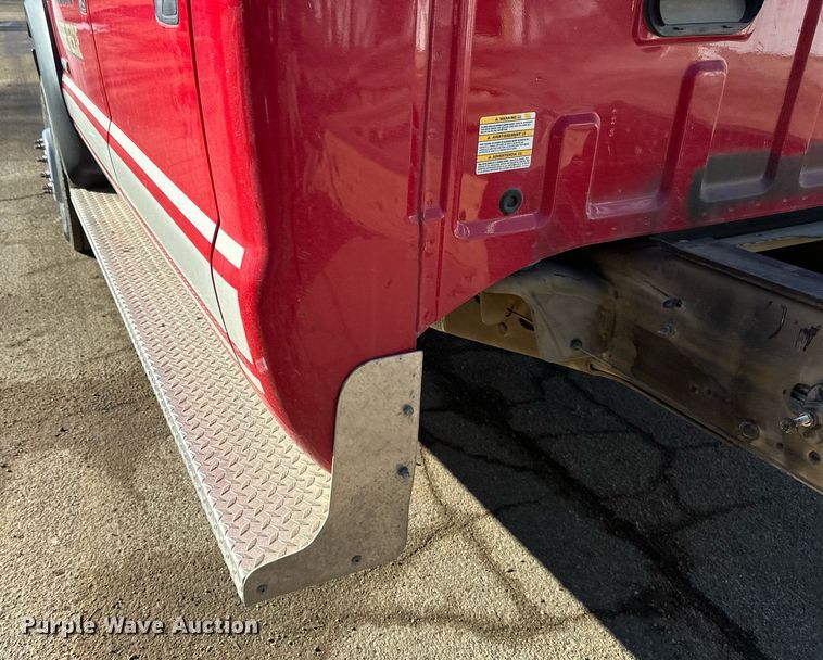 image for item DV0621 2007 Ford F550 Crew Cab truck cab and chassis