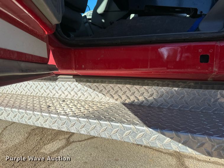 image for item DV0621 2007 Ford F550 Crew Cab truck cab and chassis