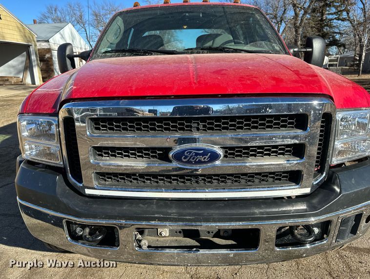 image for item DV0621 2007 Ford F550 Crew Cab truck cab and chassis
