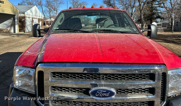 image for item DV0621 2007 Ford F550 Crew Cab truck cab and chassis