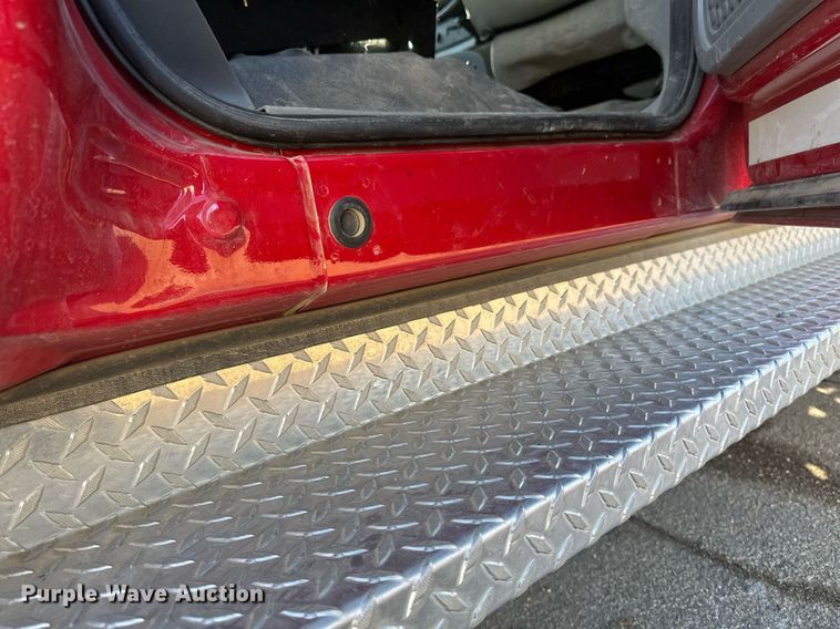 image for item DV0621 2007 Ford F550 Crew Cab truck cab and chassis