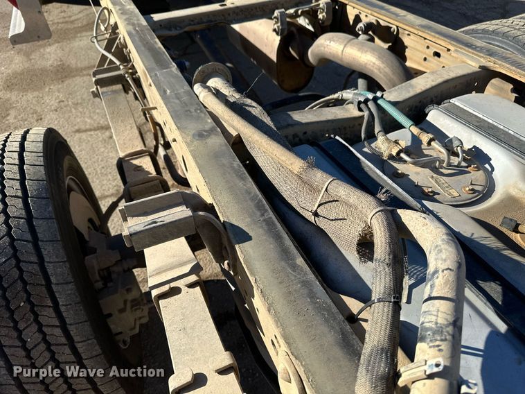 image for item DV0621 2007 Ford F550 Crew Cab truck cab and chassis