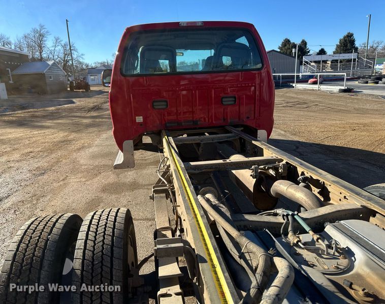 image for item DV0621 2007 Ford F550 Crew Cab truck cab and chassis