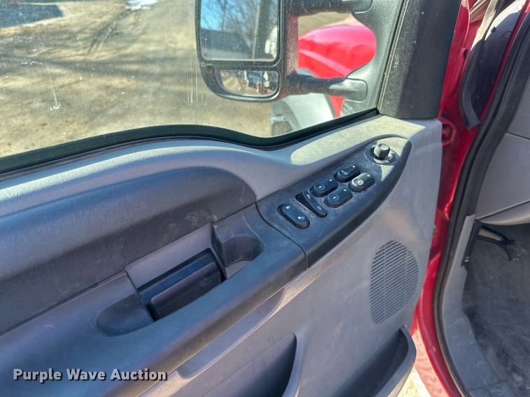 image for item DV0621 2007 Ford F550 Crew Cab truck cab and chassis