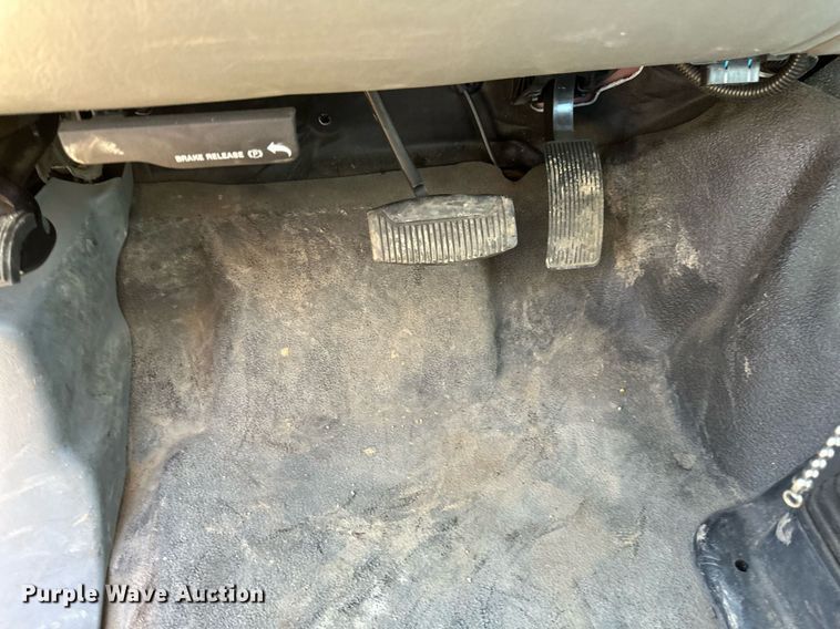 image for item DV0621 2007 Ford F550 Crew Cab truck cab and chassis