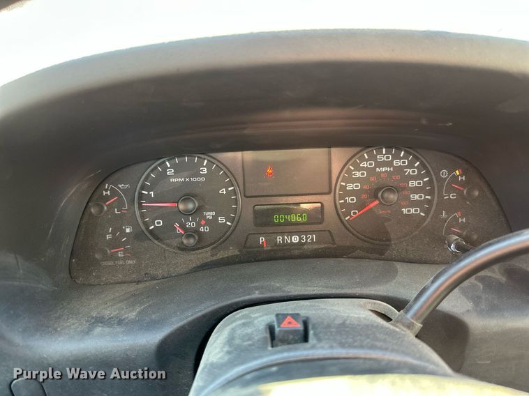 image for item DV0621 2007 Ford F550 Crew Cab truck cab and chassis