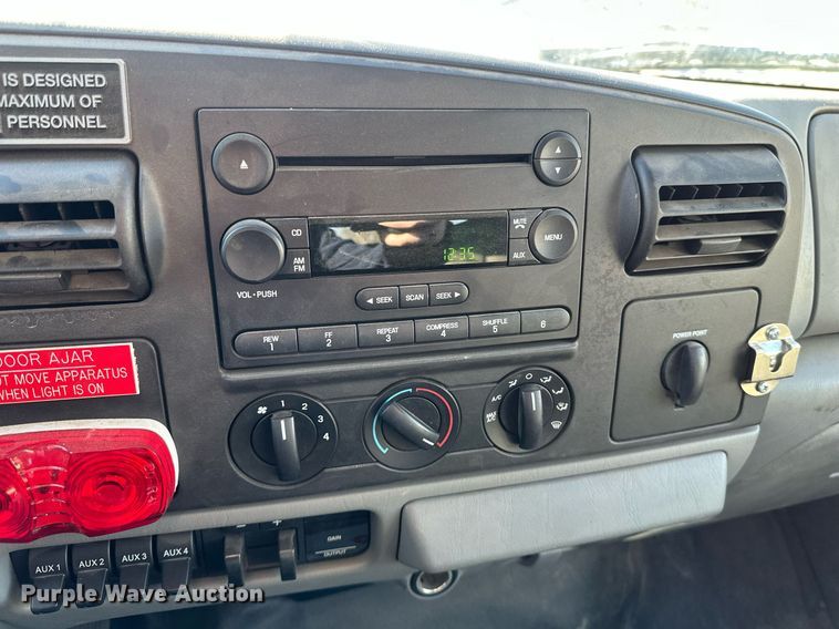 image for item DV0621 2007 Ford F550 Crew Cab truck cab and chassis