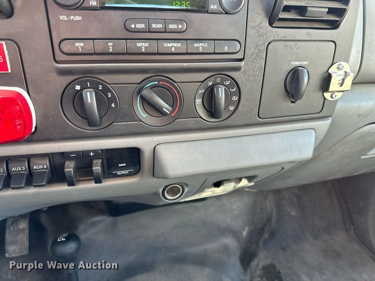 image for item DV0621 2007 Ford F550 Crew Cab truck cab and chassis