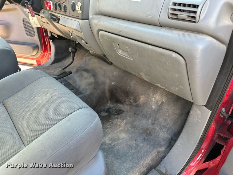 image for item DV0621 2007 Ford F550 Crew Cab truck cab and chassis