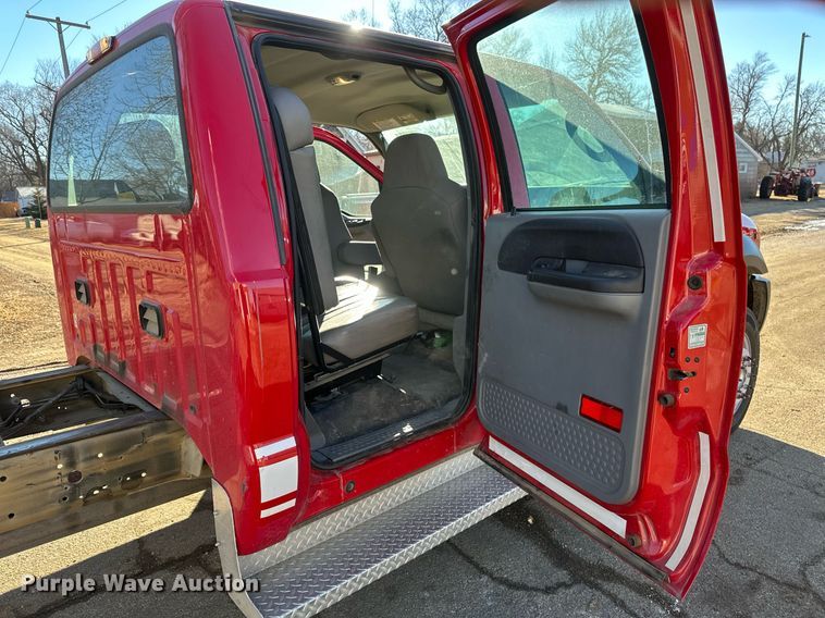 image for item DV0621 2007 Ford F550 Crew Cab truck cab and chassis