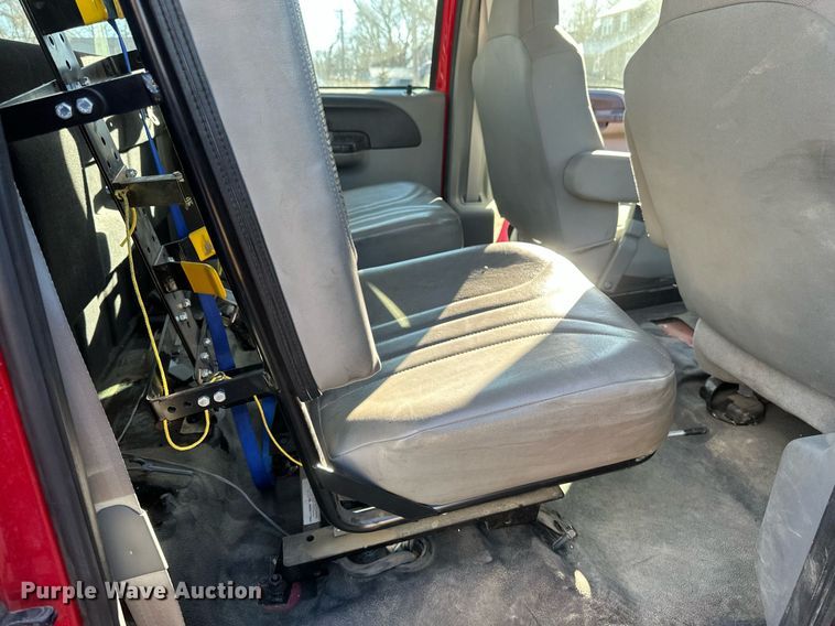 image for item DV0621 2007 Ford F550 Crew Cab truck cab and chassis