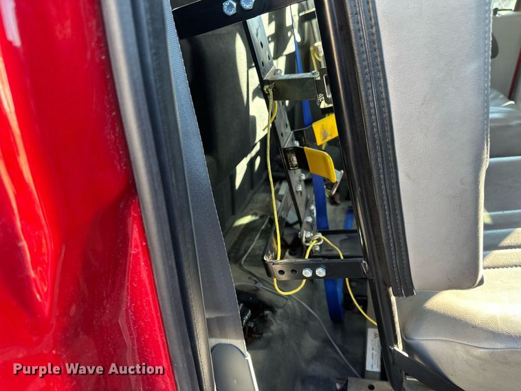 image for item DV0621 2007 Ford F550 Crew Cab truck cab and chassis