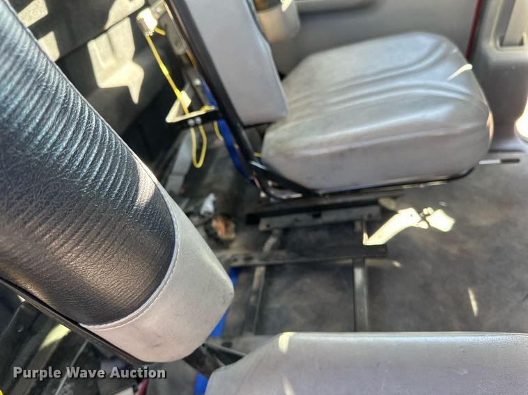 image for item DV0621 2007 Ford F550 Crew Cab truck cab and chassis