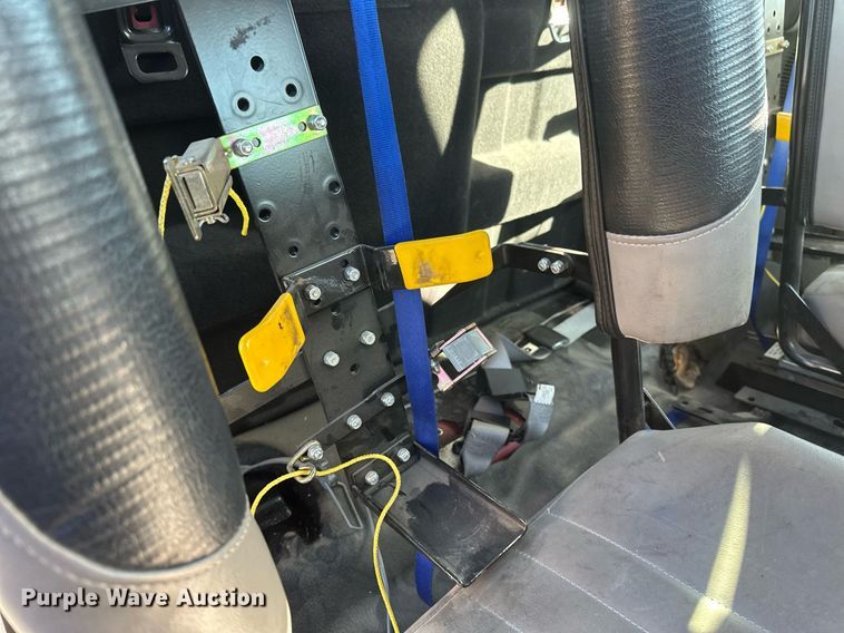 image for item DV0621 2007 Ford F550 Crew Cab truck cab and chassis