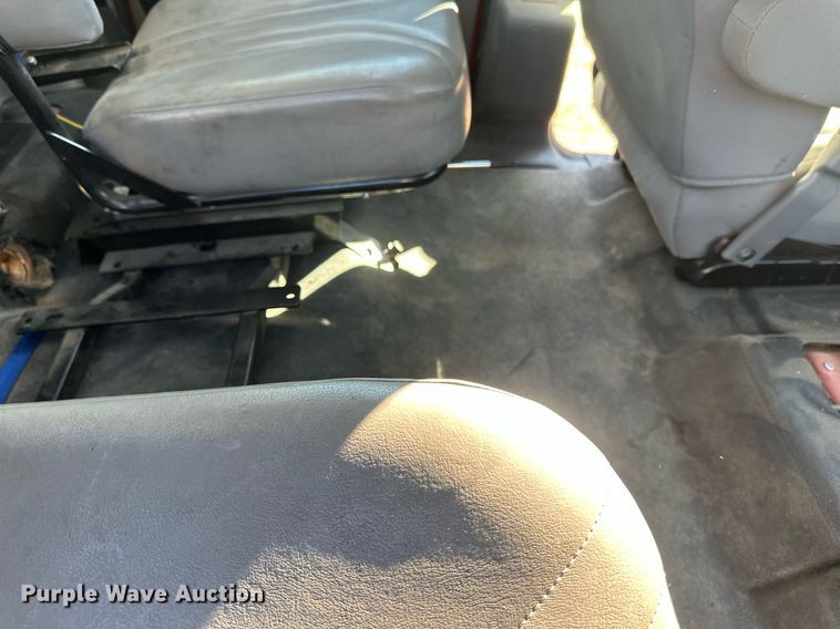 image for item DV0621 2007 Ford F550 Crew Cab truck cab and chassis