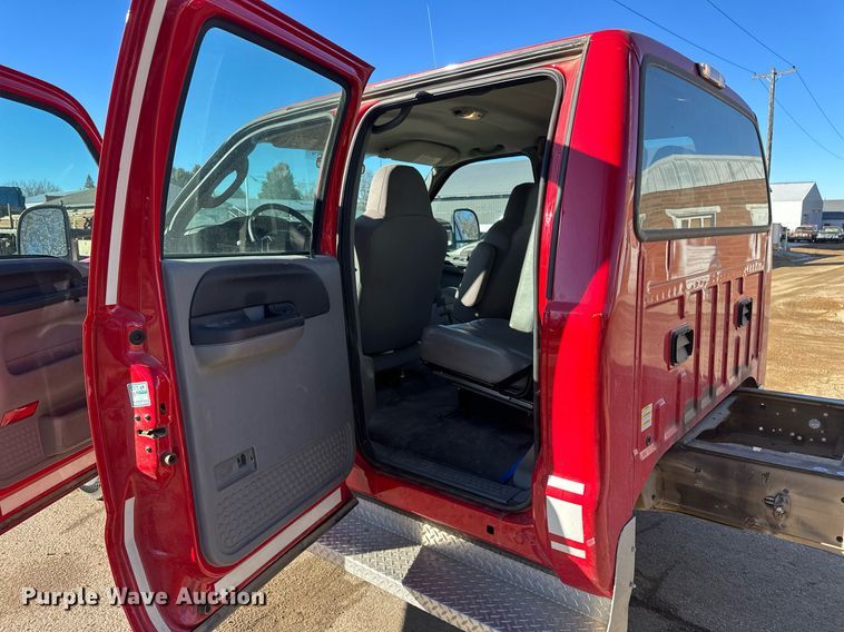 image for item DV0621 2007 Ford F550 Crew Cab truck cab and chassis